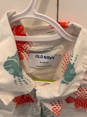 Old Navy White Button-Up Shirt with Teal & Coral Fish Print